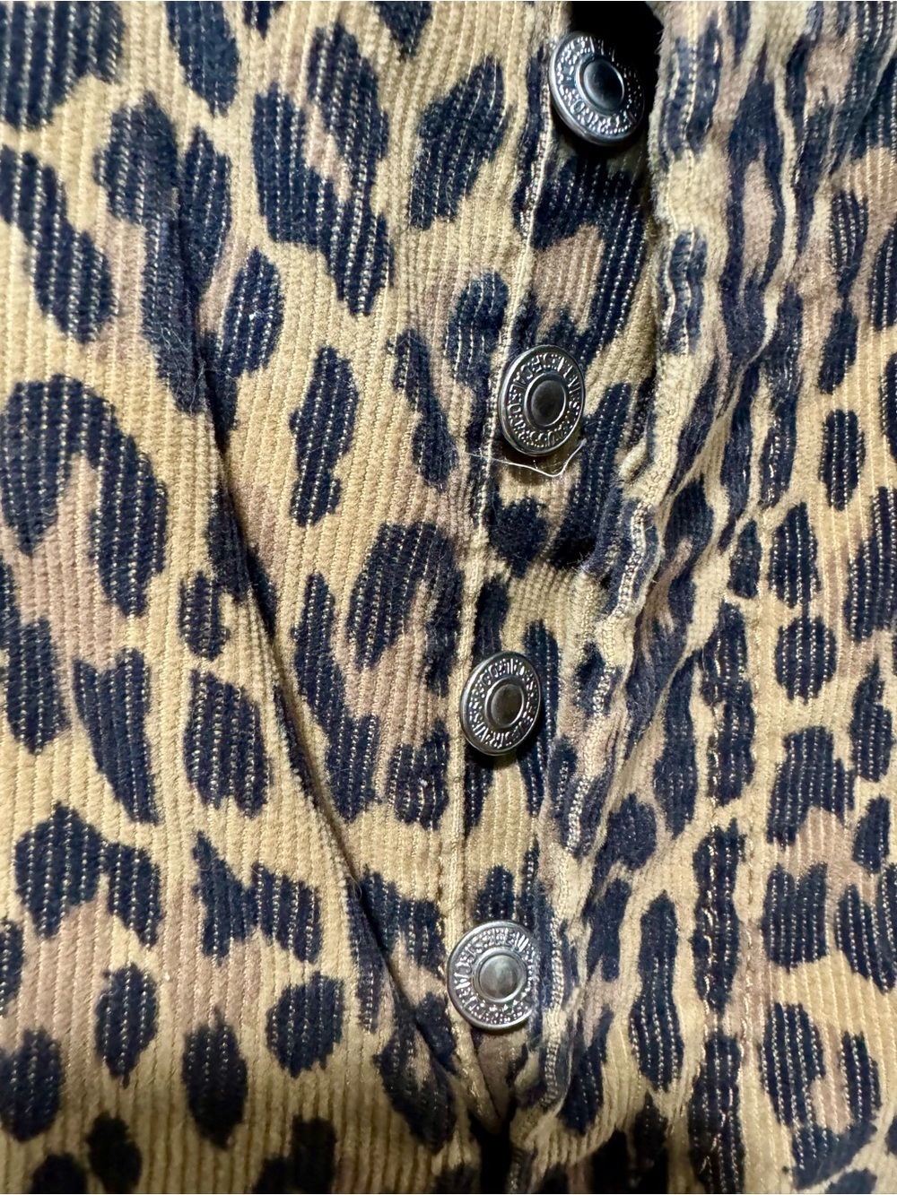 Levi's Straight Leg Leopard Print Pants in Tan and Black 27 - Picture 3 of 6